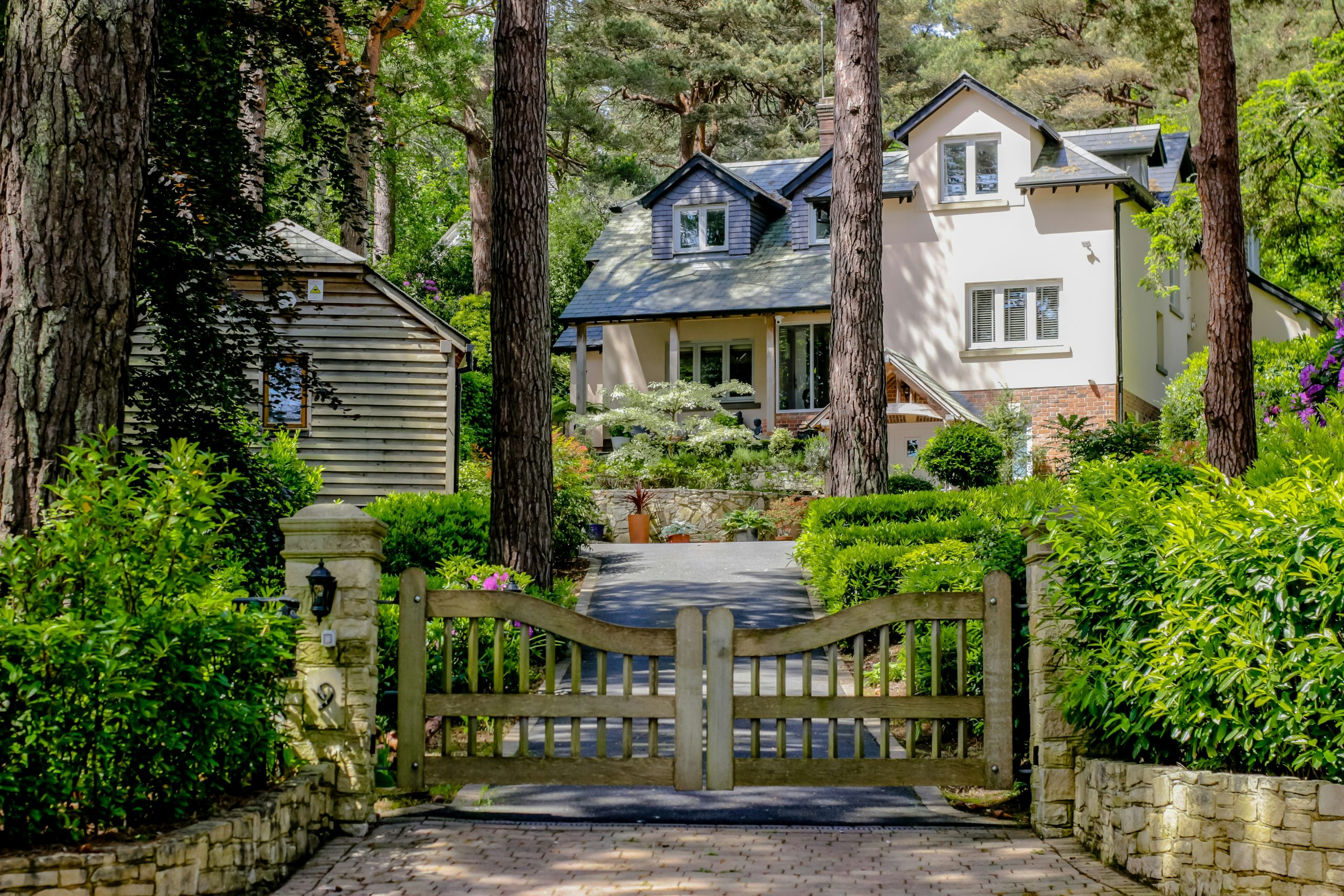 5 Signs Your Roof Needs Immediate Repair